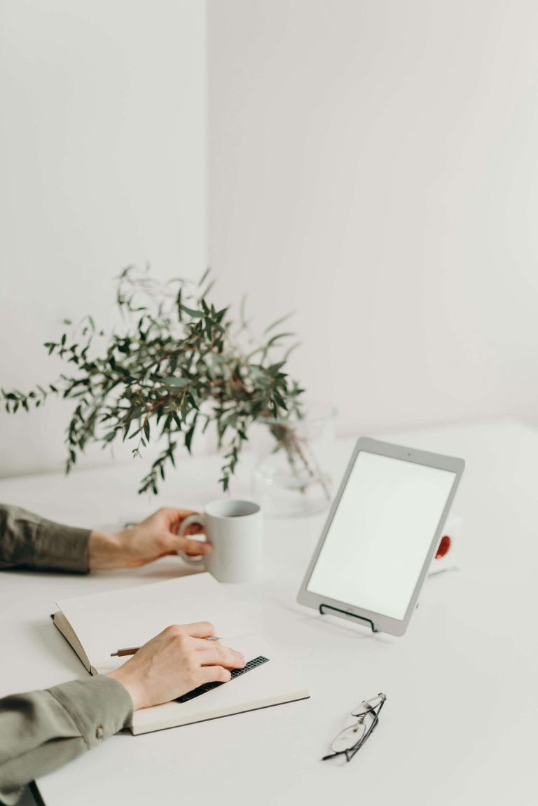 Elutify online course participant studying with mobile devices